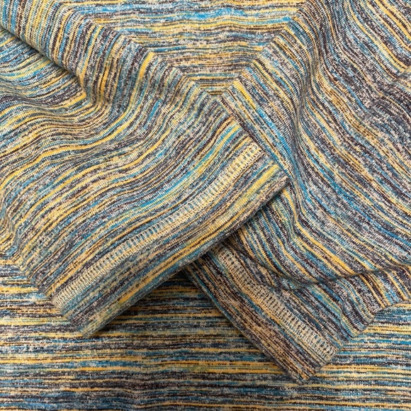 XL Lululemon quarter zip. without tags. Practically new. Worn once /twice maybe - Picture 2 of 4